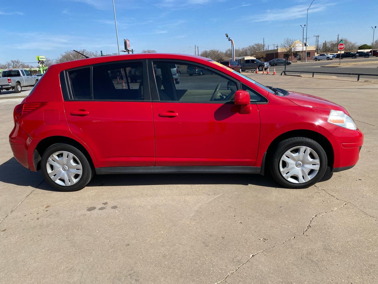 Nissan Versa 5dr HB I4 Auto 1.8 S 2010