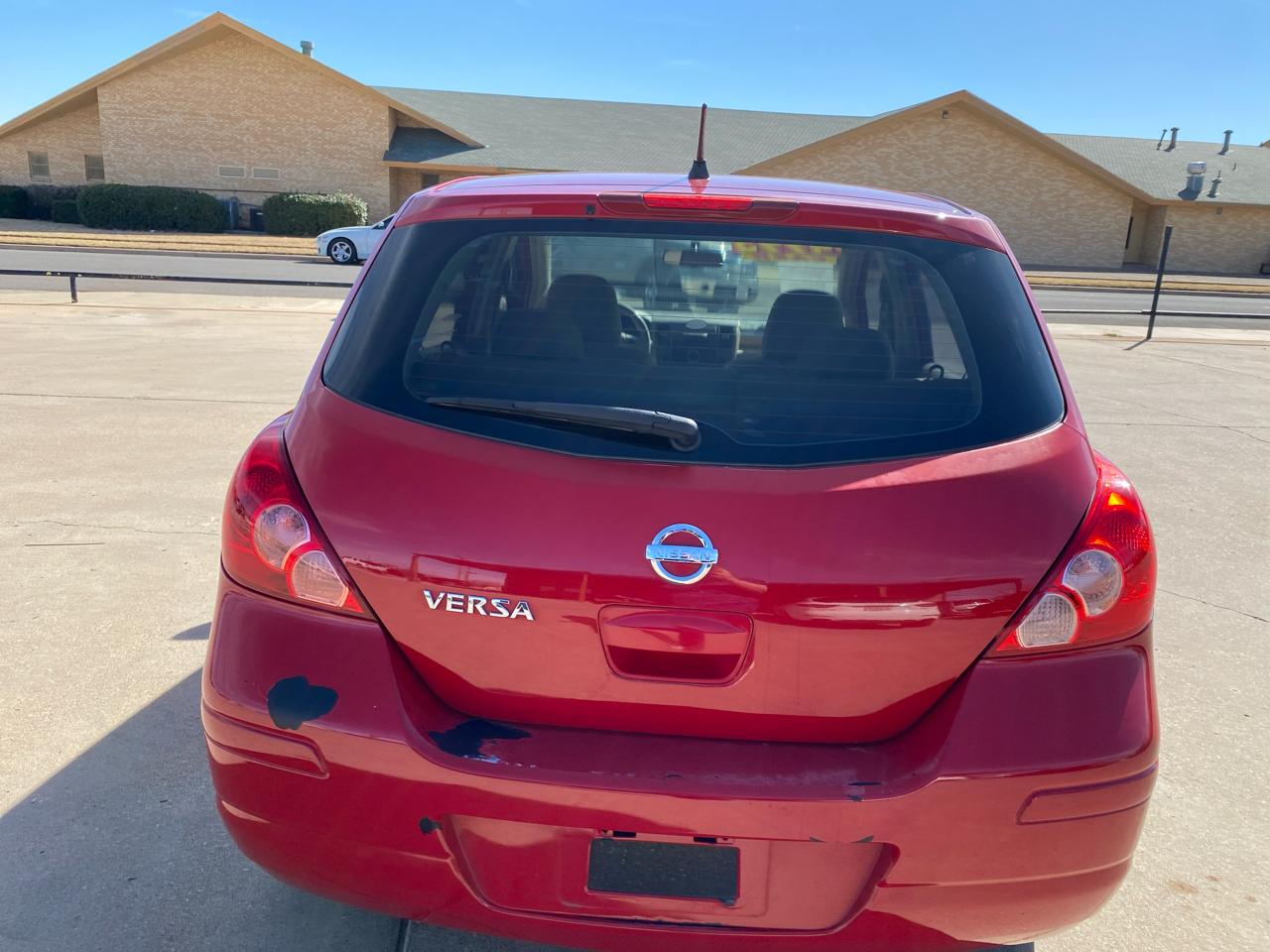 Nissan Versa 5dr HB I4 Auto 1.8 S 2010