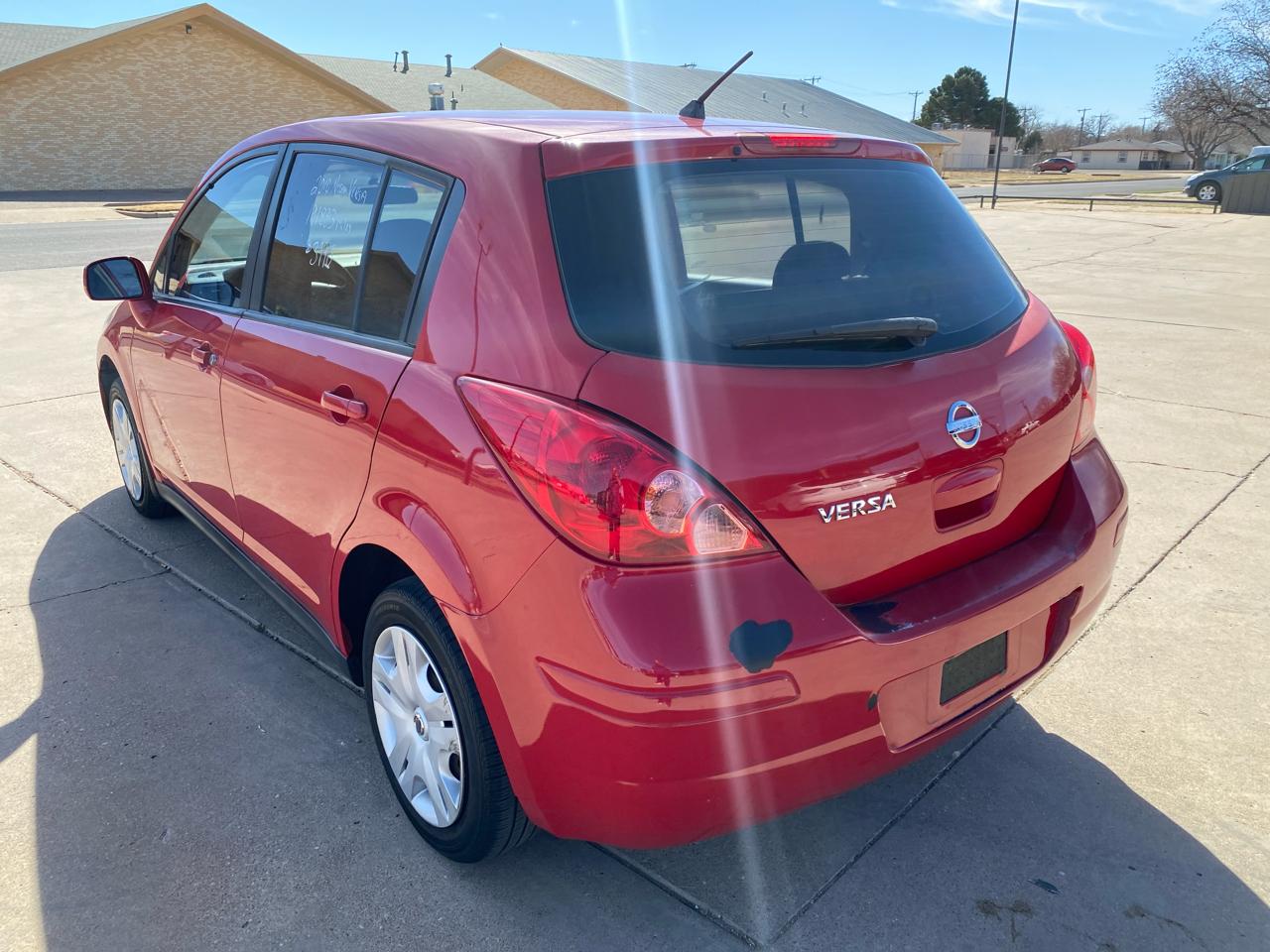 Nissan Versa 5dr HB I4 Auto 1.8 S 2010