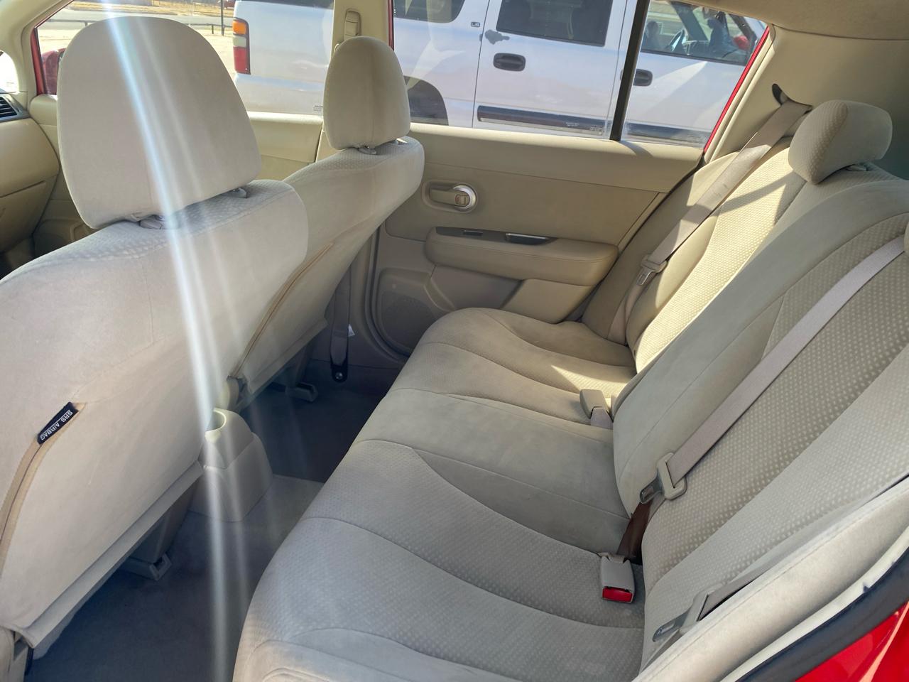 Nissan Versa 5dr HB I4 Auto 1.8 S 2010