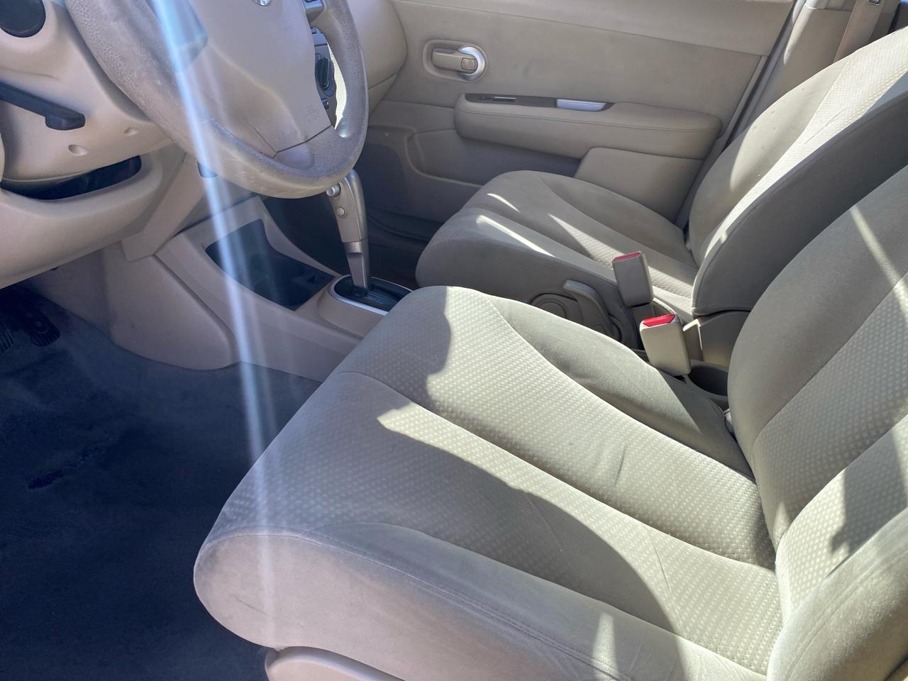 Nissan Versa 5dr HB I4 Auto 1.8 S 2010