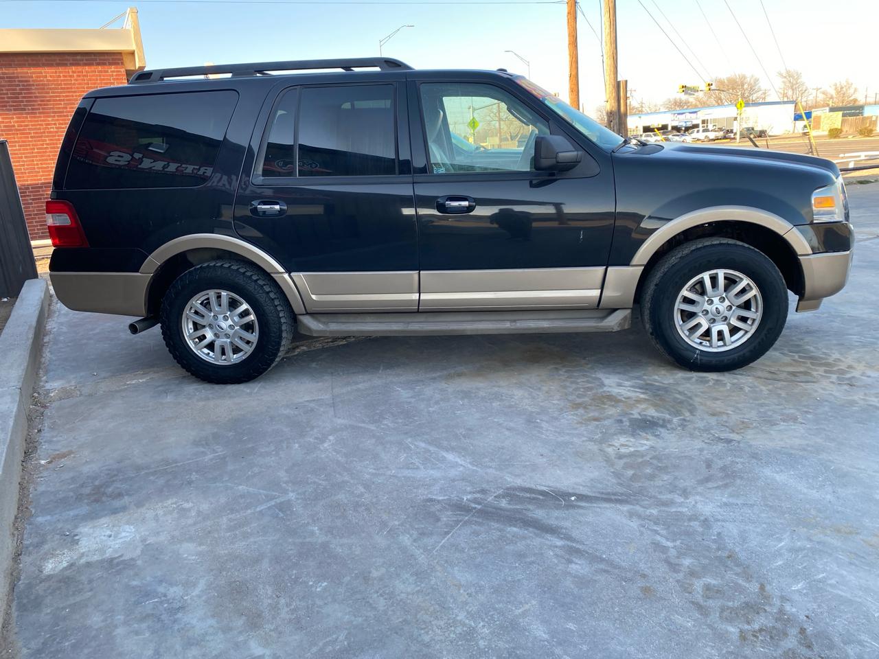 Ford Expedition 4WD 4dr King Ranch 2011