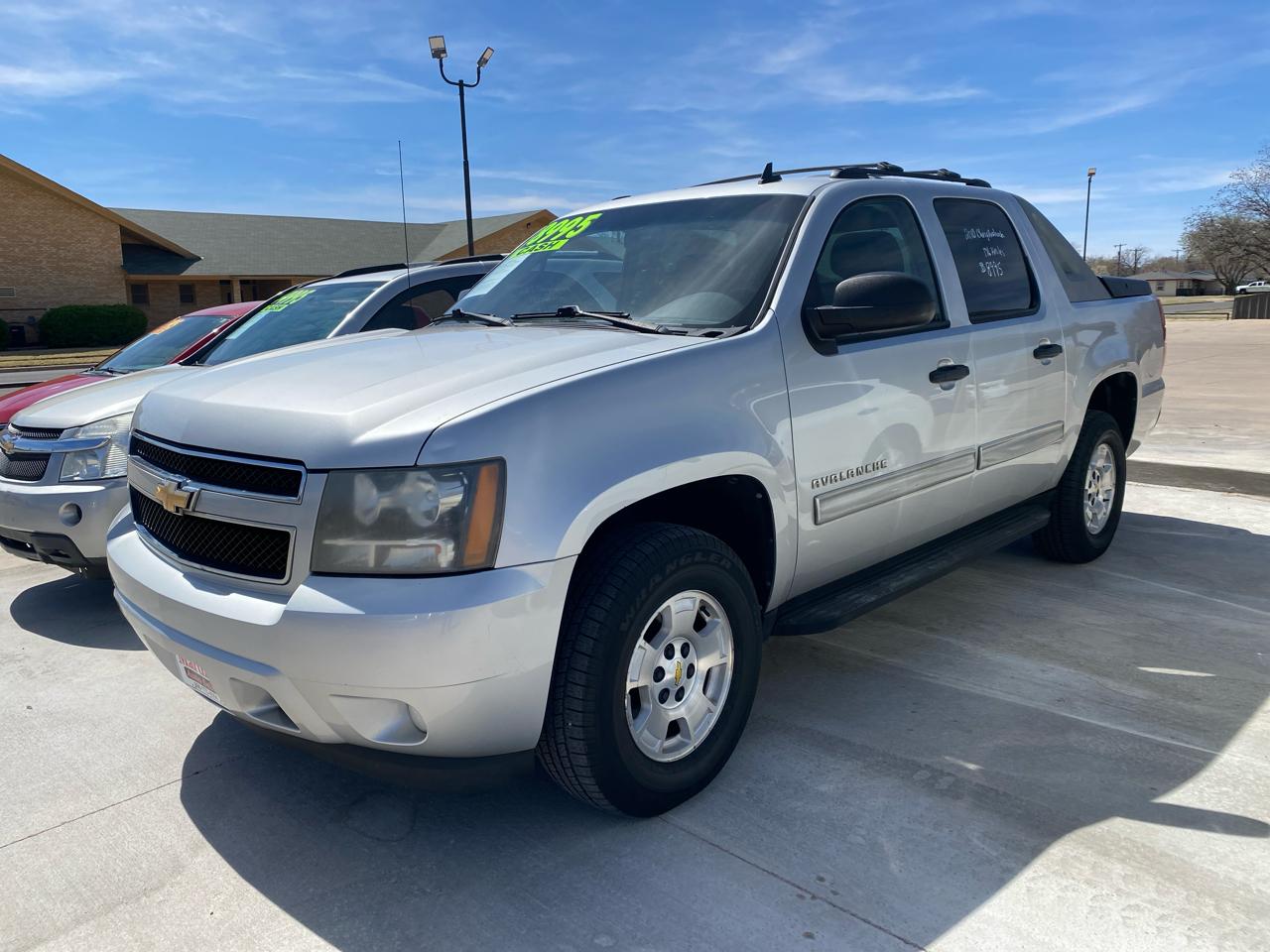 Chevrolet Avalanche 2WD Crew Cab LS 2010