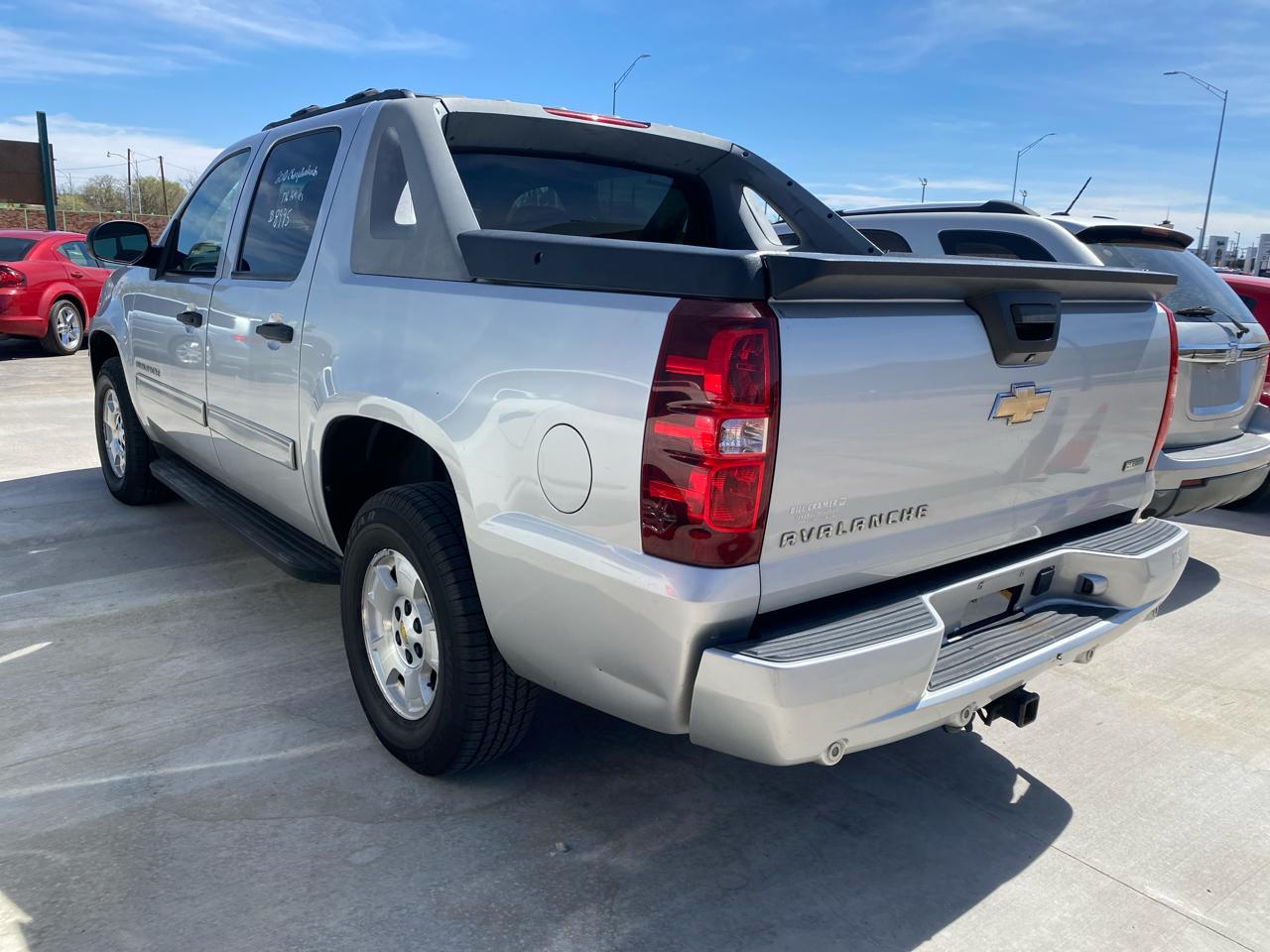 Chevrolet Avalanche 2WD Crew Cab LS 2010