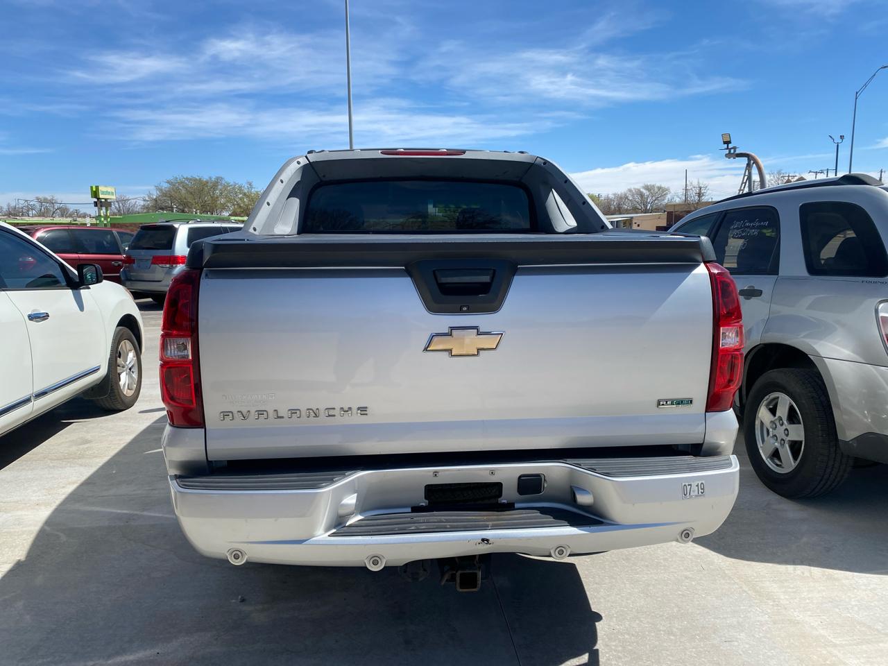 Chevrolet Avalanche 2WD Crew Cab LS 2010