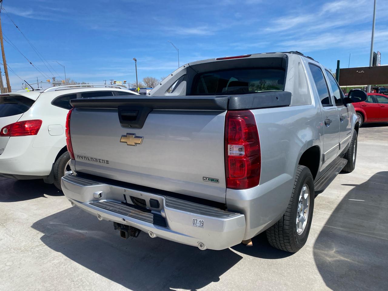 Chevrolet Avalanche 2WD Crew Cab LS 2010