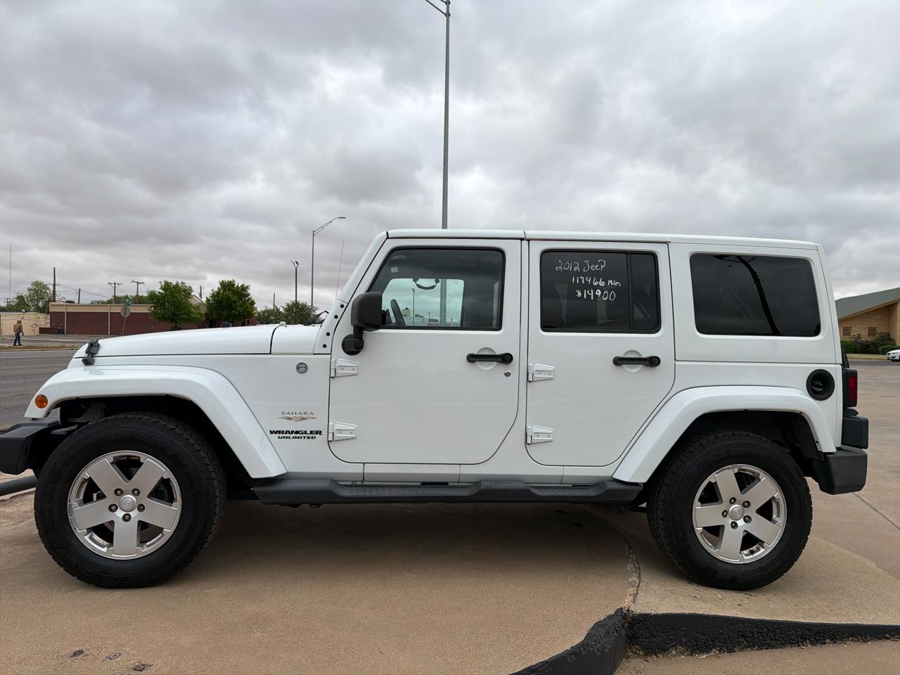 Jeep Wrangler Unlimited 4WD 4dr Sahara 2012