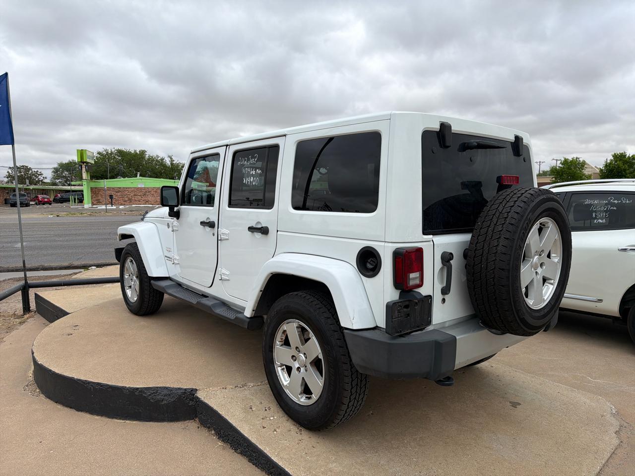 Jeep Wrangler Unlimited 4WD 4dr Sahara 2012