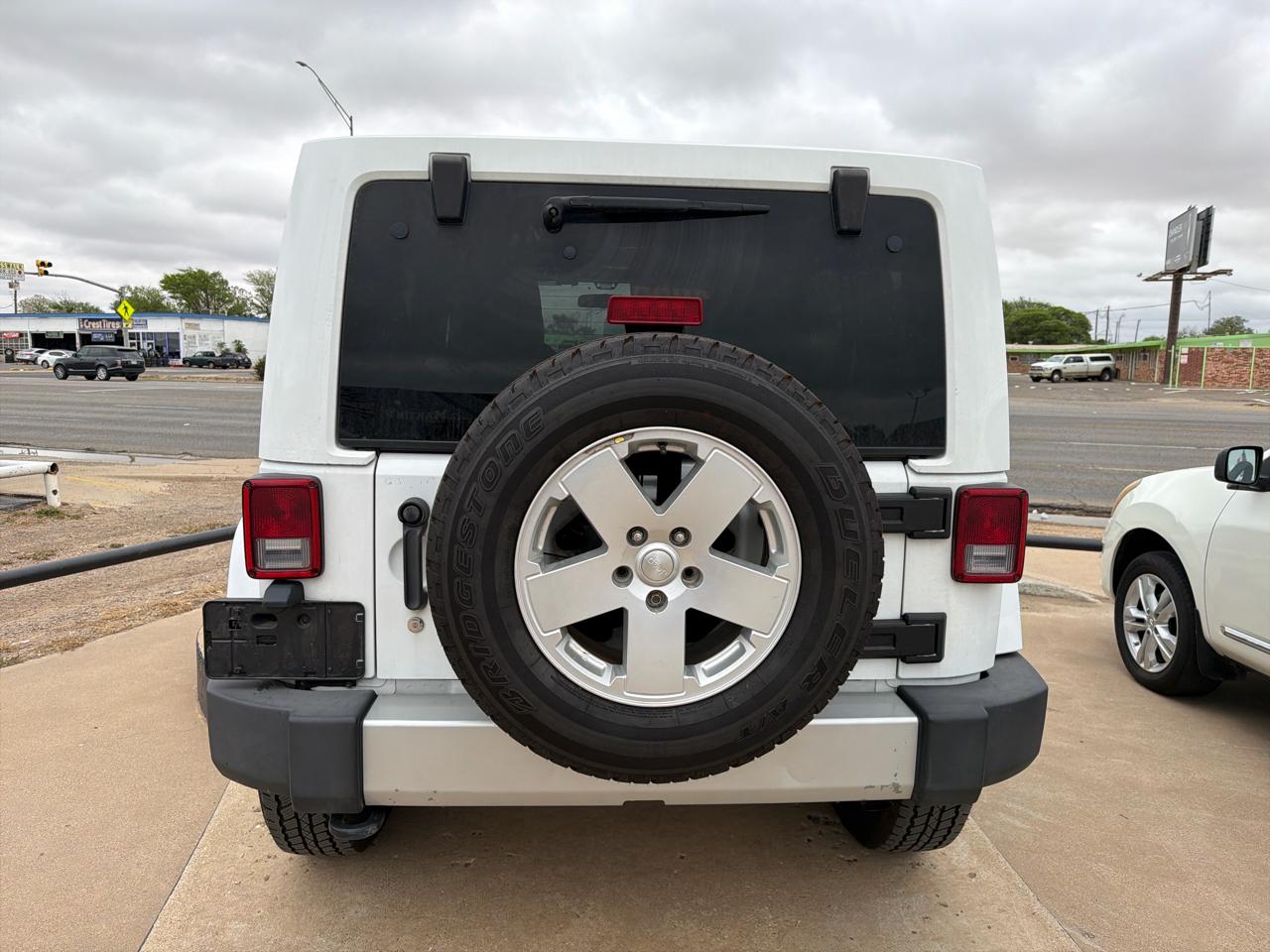 Jeep Wrangler Unlimited 4WD 4dr Sahara 2012