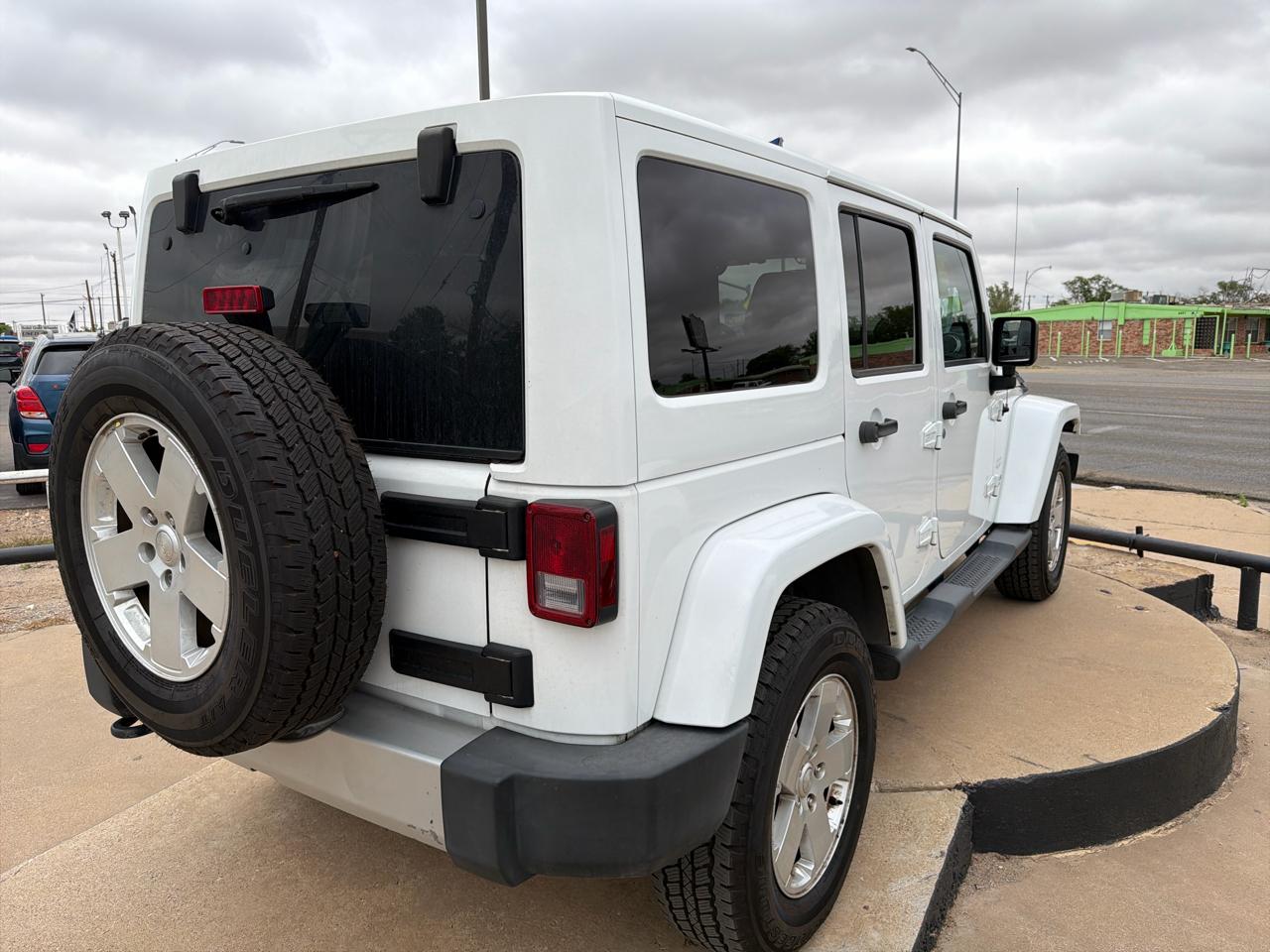 Jeep Wrangler Unlimited 4WD 4dr Sahara 2012