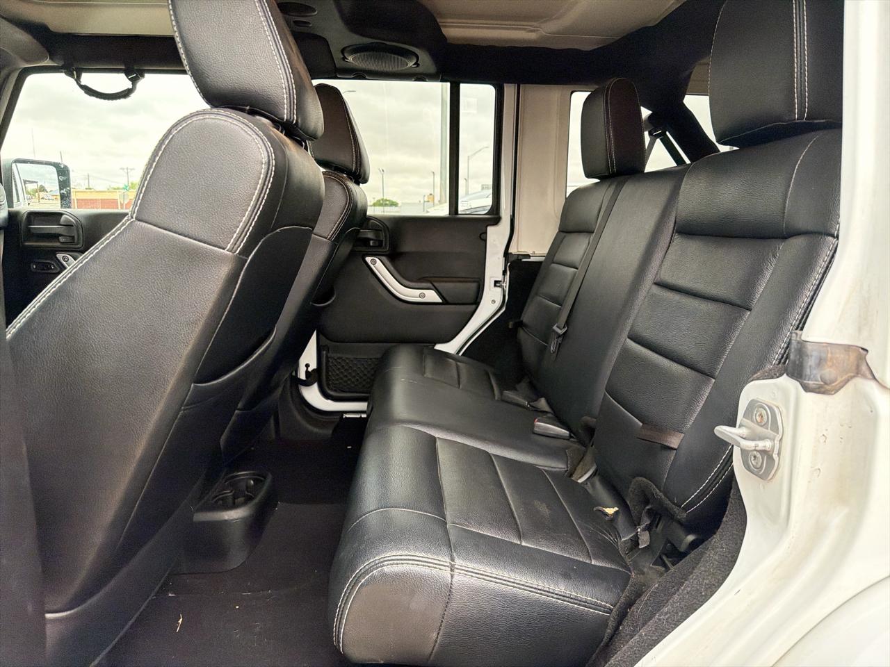 Jeep Wrangler Unlimited 4WD 4dr Sahara 2012