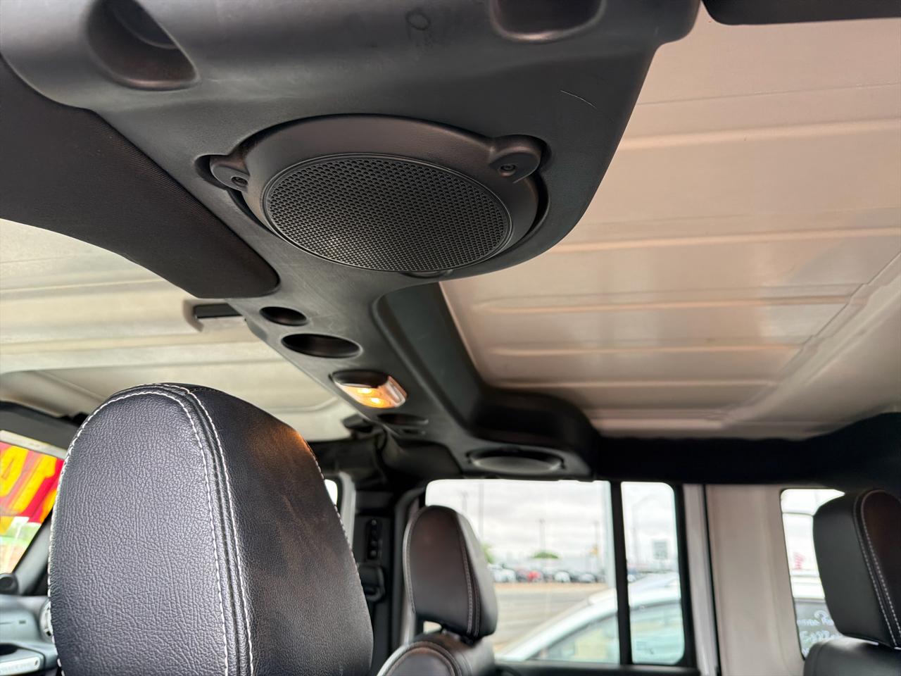 Jeep Wrangler Unlimited 4WD 4dr Sahara 2012