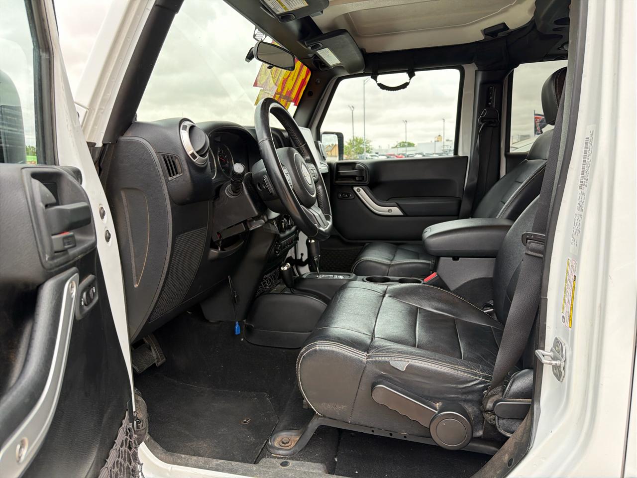 Jeep Wrangler Unlimited 4WD 4dr Sahara 2012