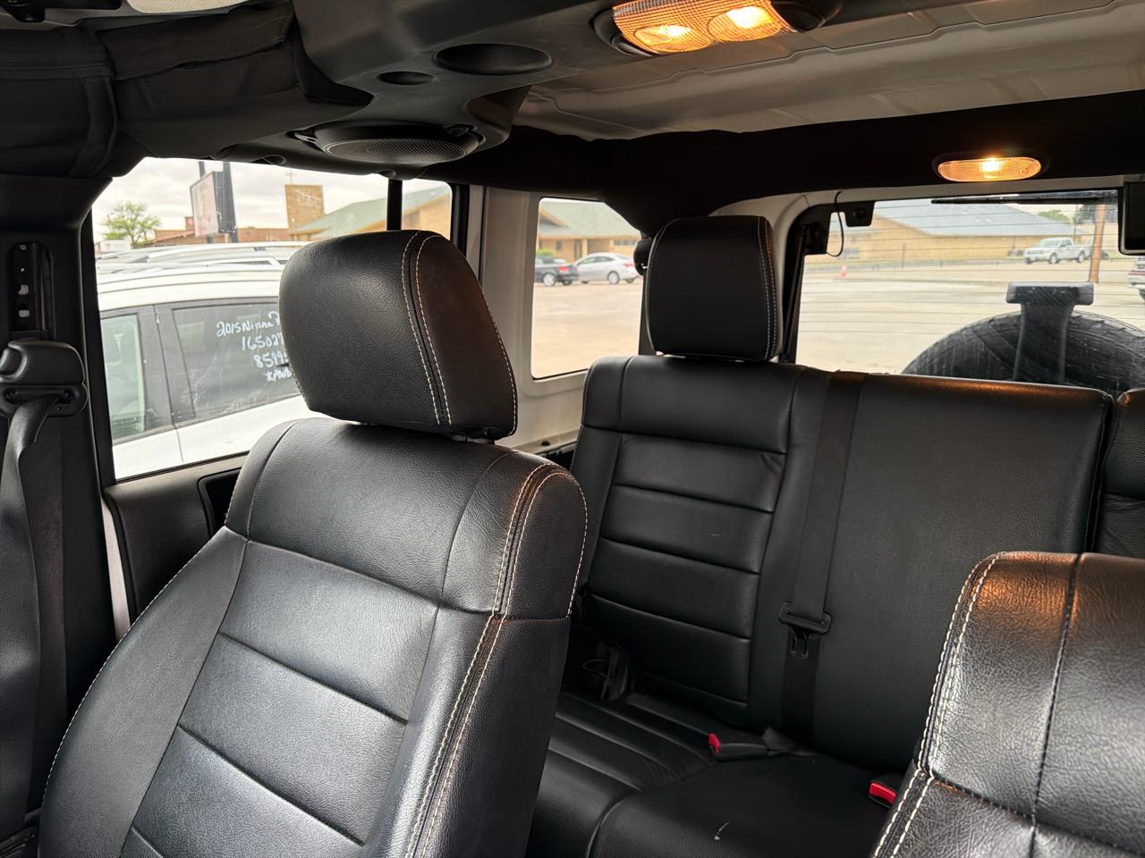 Jeep Wrangler Unlimited 4WD 4dr Sahara 2012