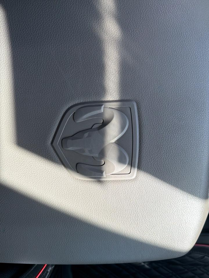 RAM 1500 4WD Quad Cab 140.5" SLT 2011