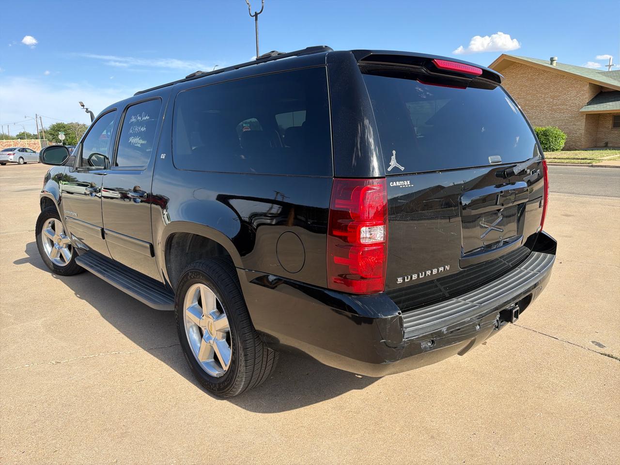 Chevrolet Suburban 2WD 4dr 1500 LT 2012