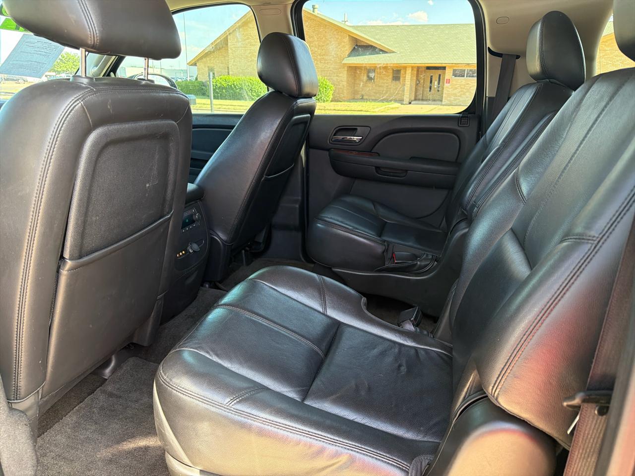 Chevrolet Suburban 2WD 4dr 1500 LT 2012