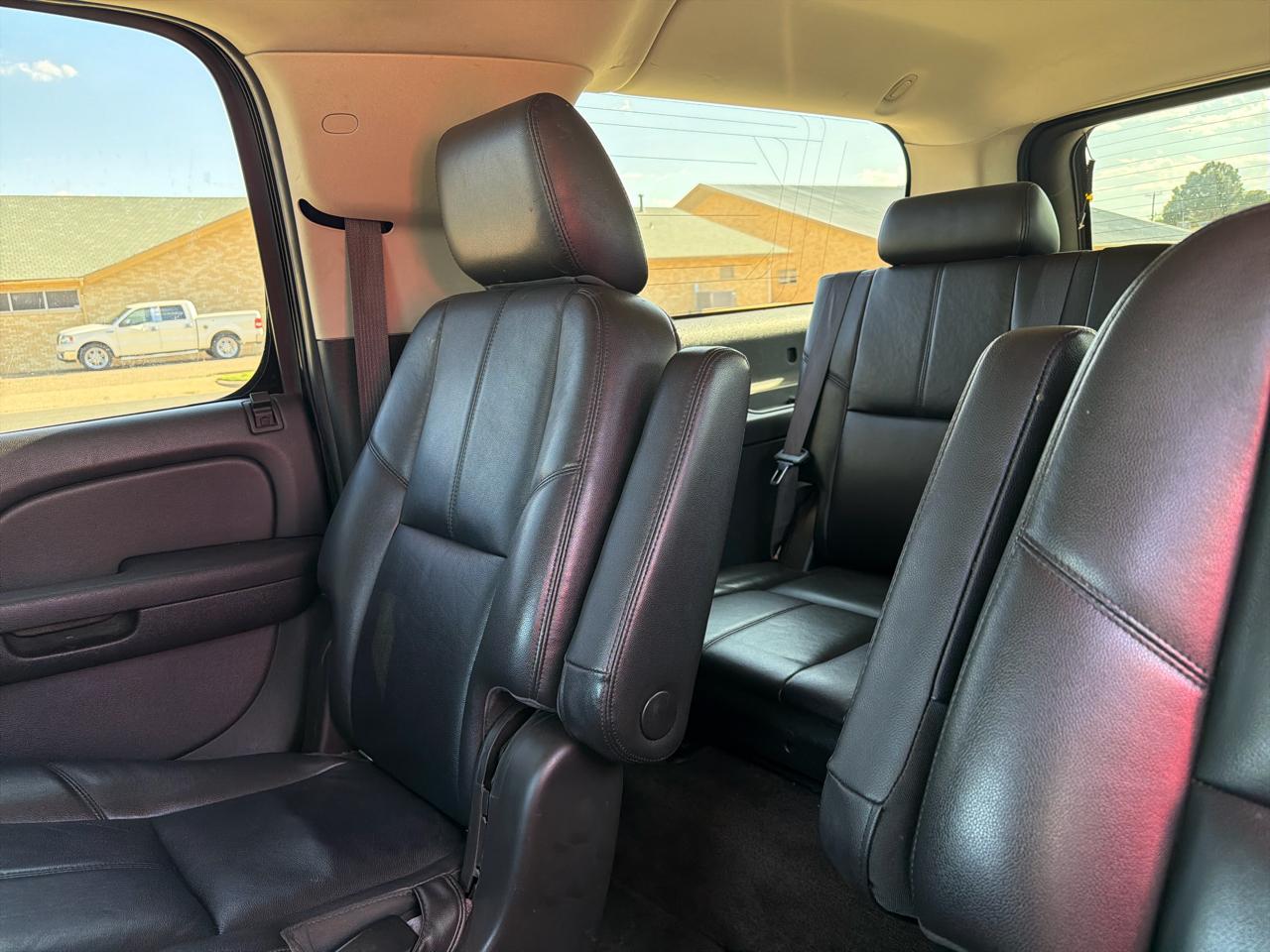 Chevrolet Suburban 2WD 4dr 1500 LT 2012