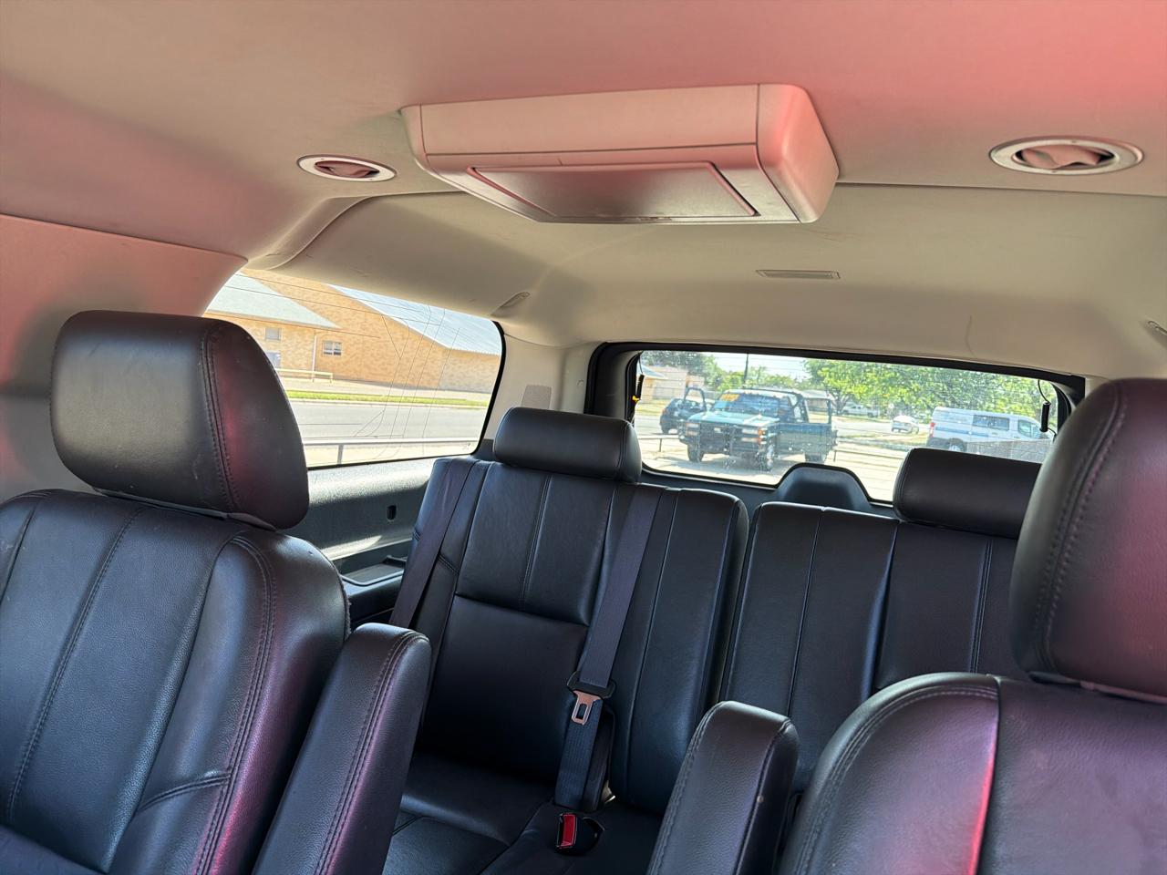 Chevrolet Suburban 2WD 4dr 1500 LT 2012