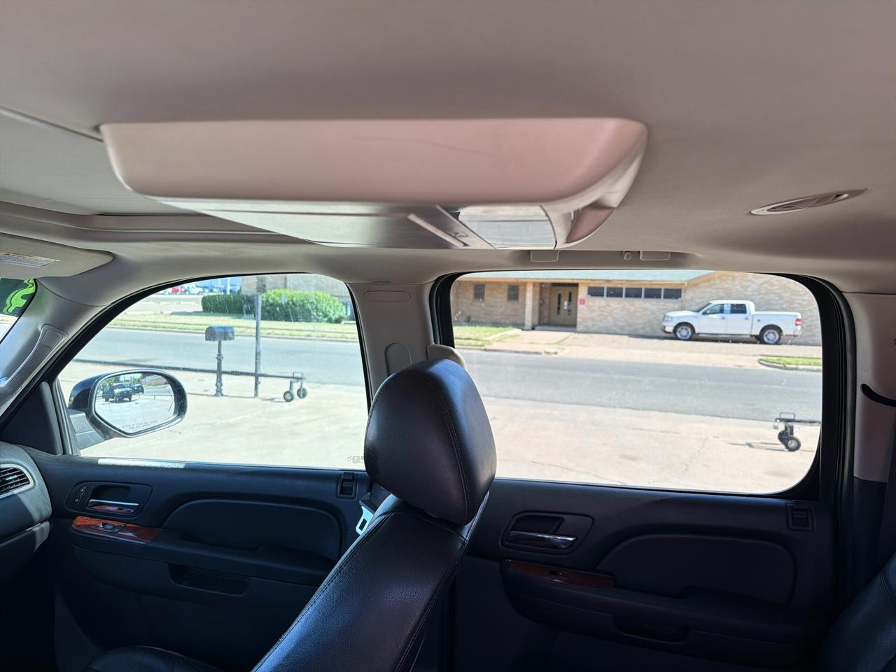 Chevrolet Suburban 2WD 4dr 1500 LT 2012