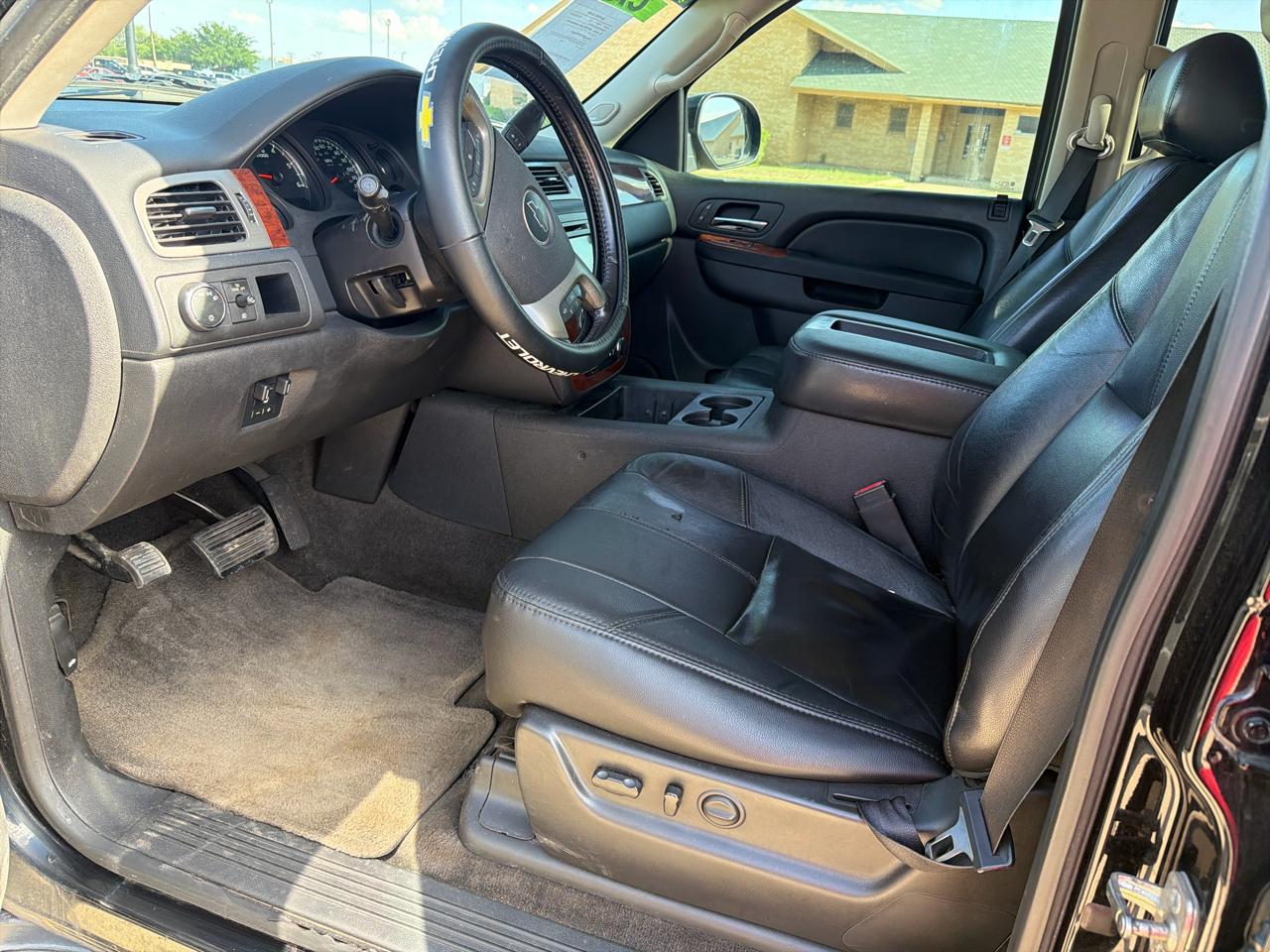 Chevrolet Suburban 2WD 4dr 1500 LT 2012