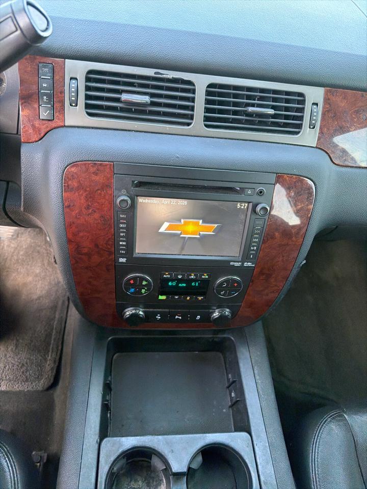 Chevrolet Suburban 2WD 4dr 1500 LT 2012