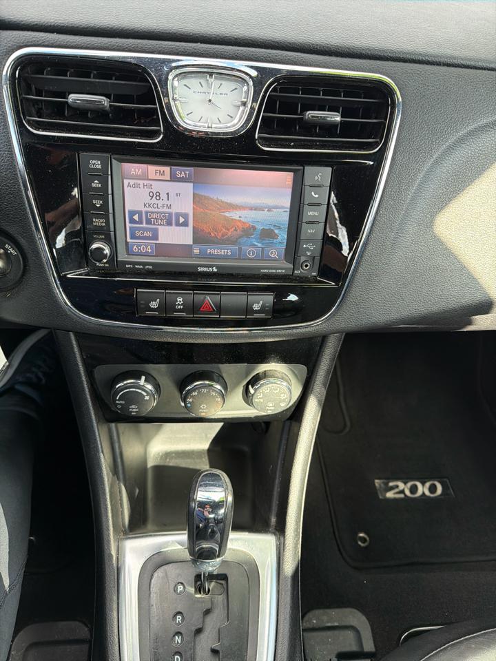 Chrysler 200 4dr Sdn Limited 2012