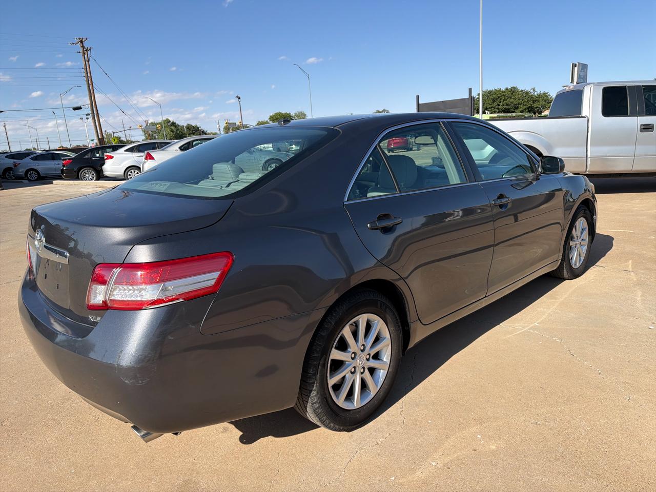 Toyota Camry 4dr Sdn I4 Man LE (Natl) 2011