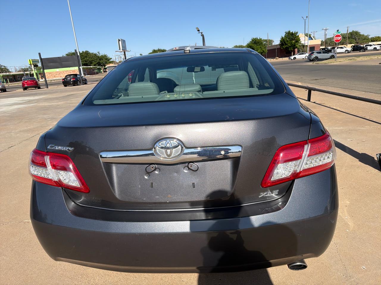 Toyota Camry 4dr Sdn I4 Man LE (Natl) 2011