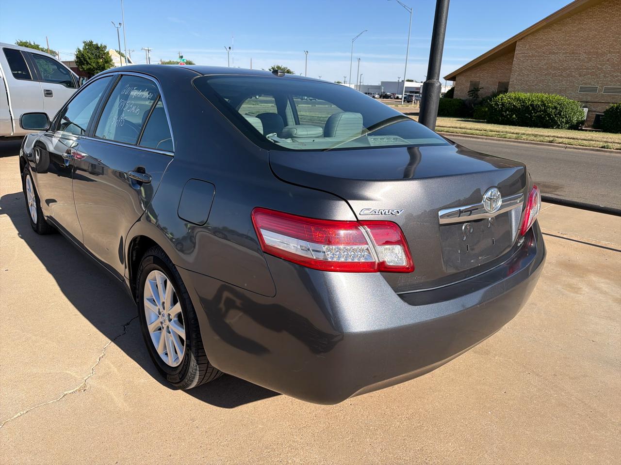 Toyota Camry 4dr Sdn I4 Man LE (Natl) 2011