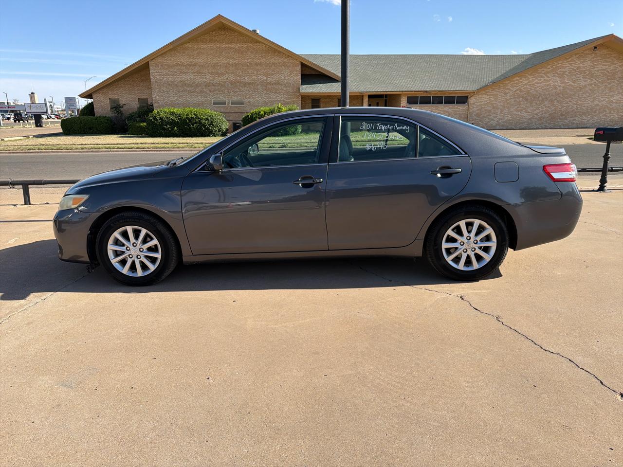 Toyota Camry 4dr Sdn I4 Man LE (Natl) 2011