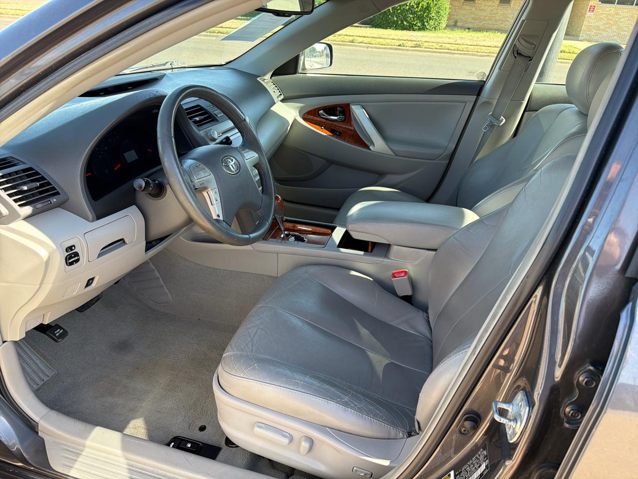 Toyota Camry 4dr Sdn I4 Man LE (Natl) 2011