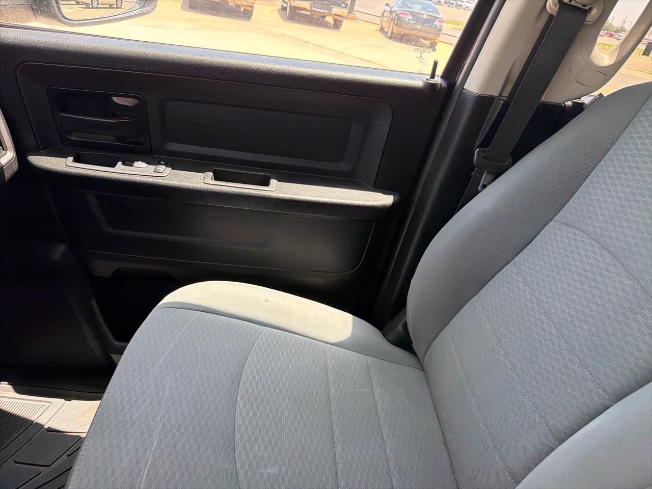 RAM 1500 Tradesman 4x2 Quad Cab 6'4" Box 2018