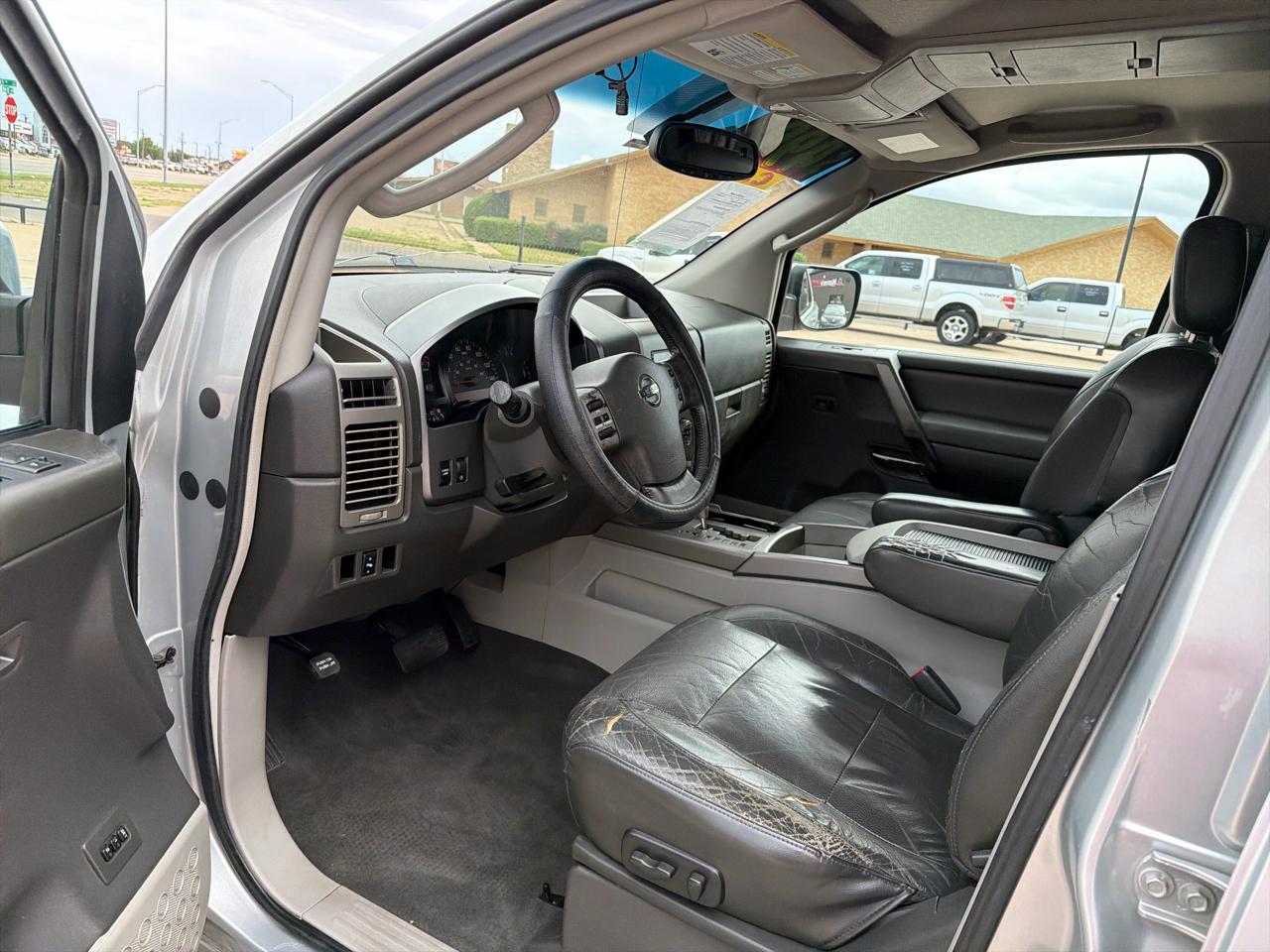Nissan Titan LE Crew Cab 2WD 2004