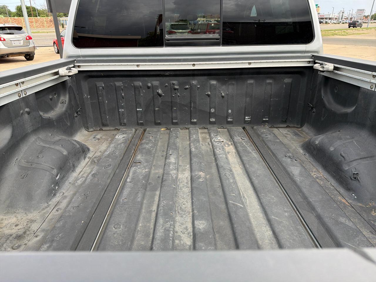 Nissan Titan LE Crew Cab 2WD 2004