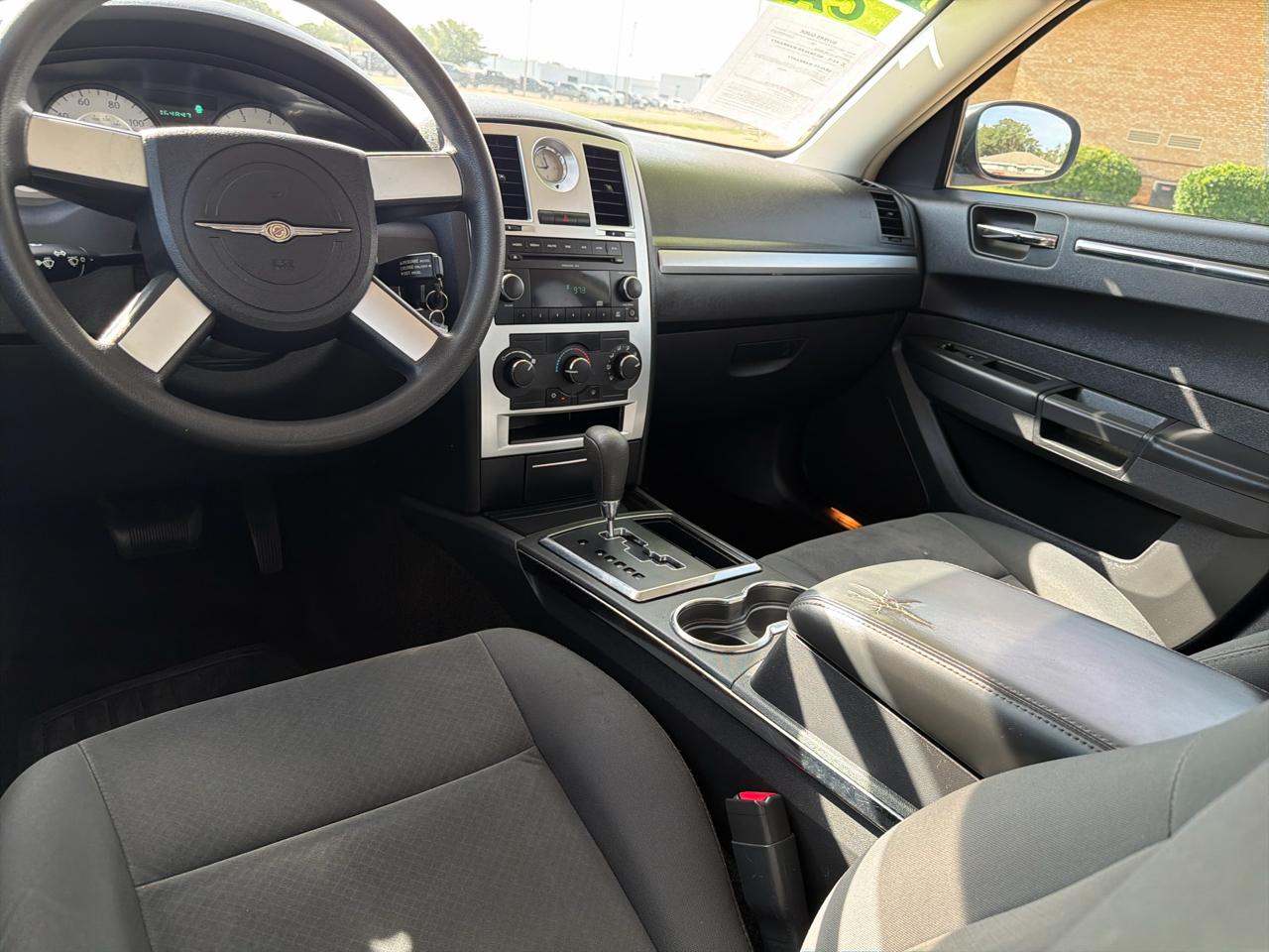 Chrysler 300 4dr Sdn LX RWD *Ltd Avail* 2009