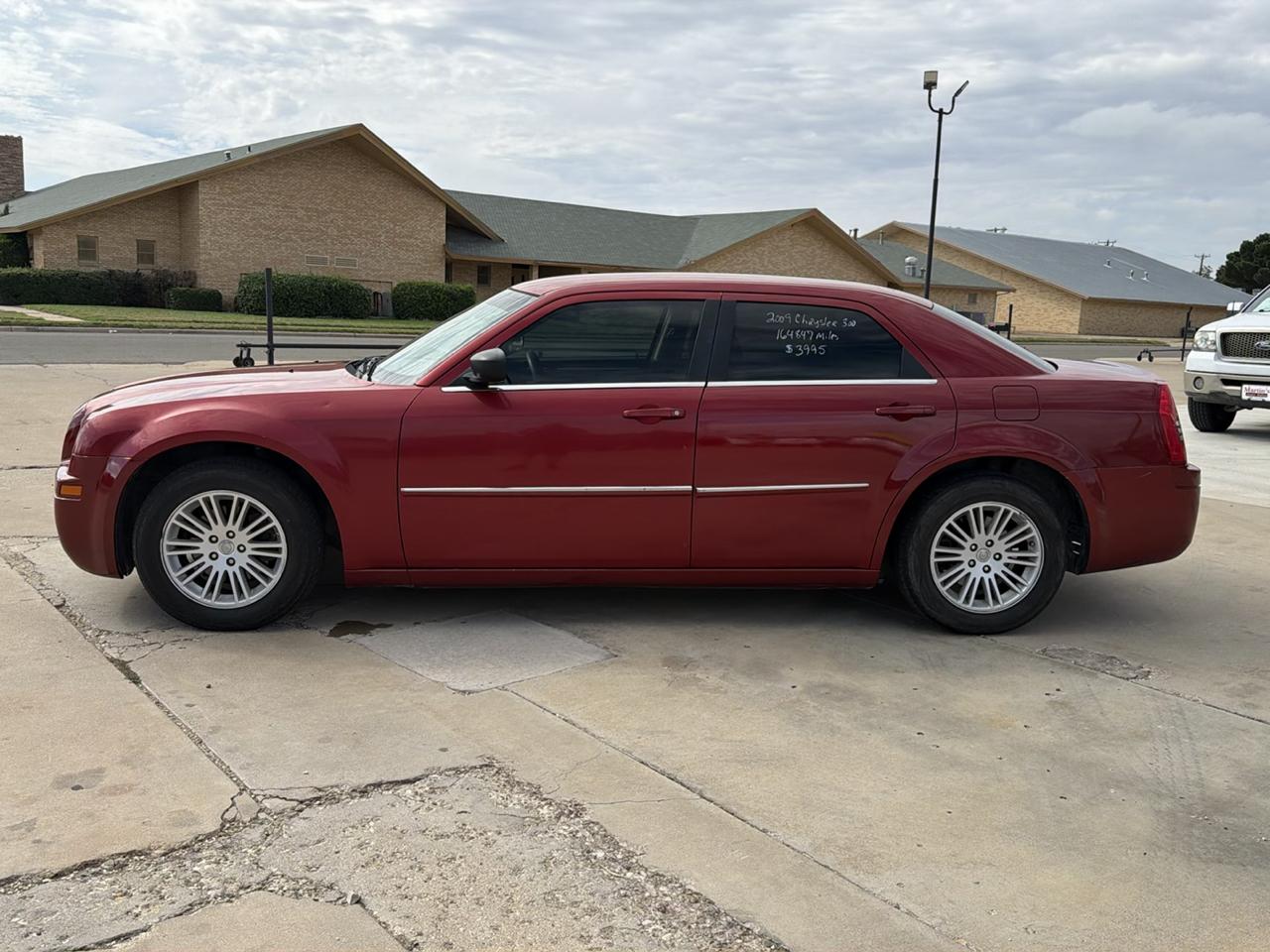 Chrysler 300 4dr Sdn LX RWD *Ltd Avail* 2009