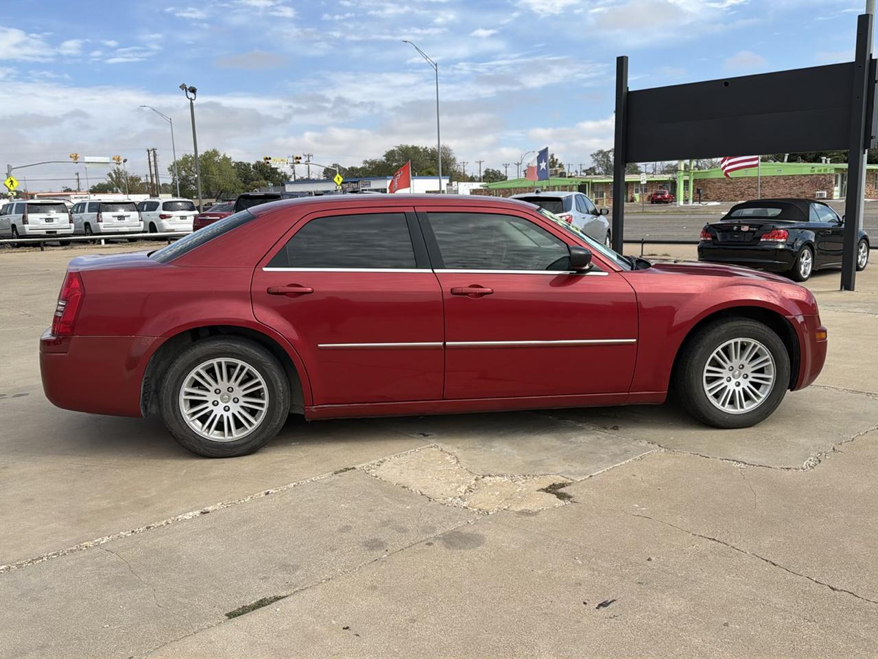 Chrysler 300 4dr Sdn LX RWD *Ltd Avail* 2009