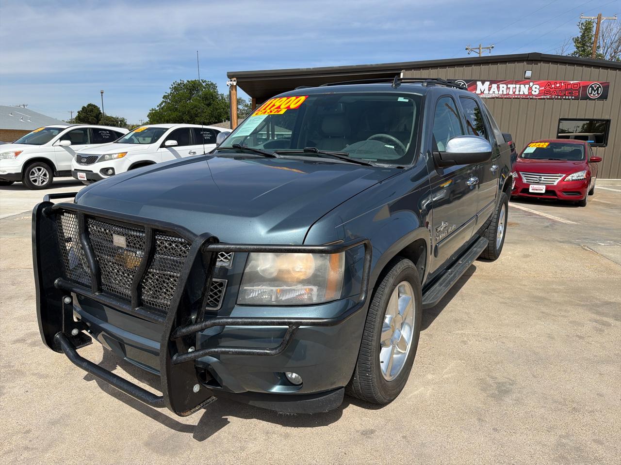 Chevrolet Avalanche 2WD Crew Cab LT 2011