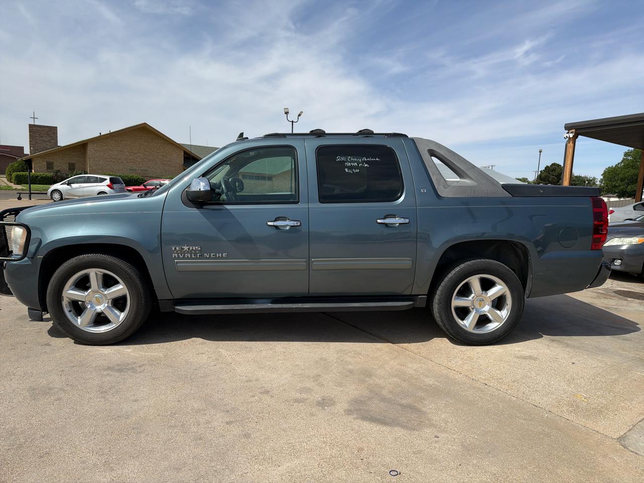 Chevrolet Avalanche 2WD Crew Cab LT 2011