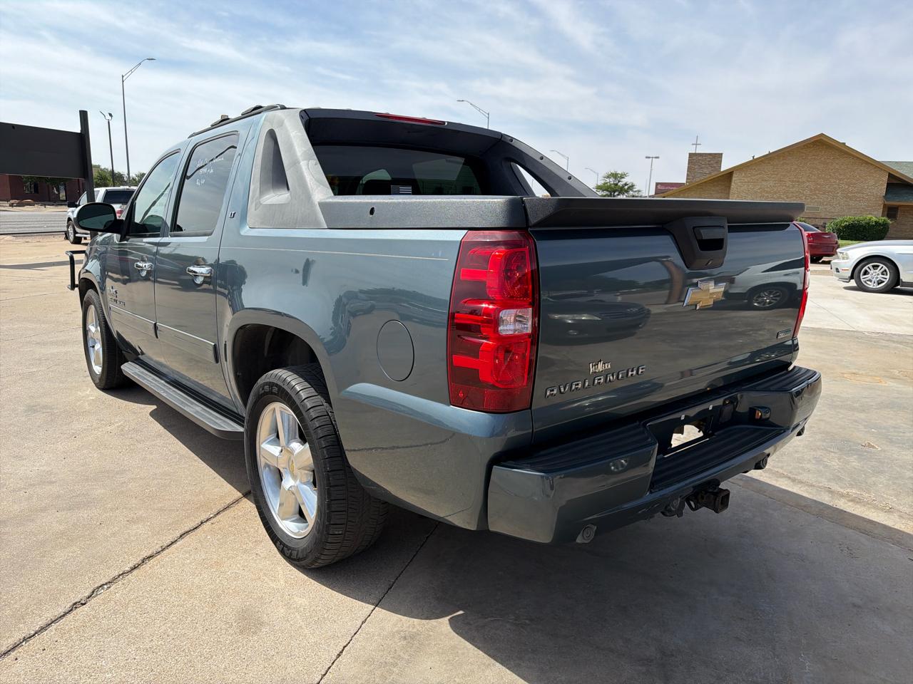 Chevrolet Avalanche 2WD Crew Cab LT 2011