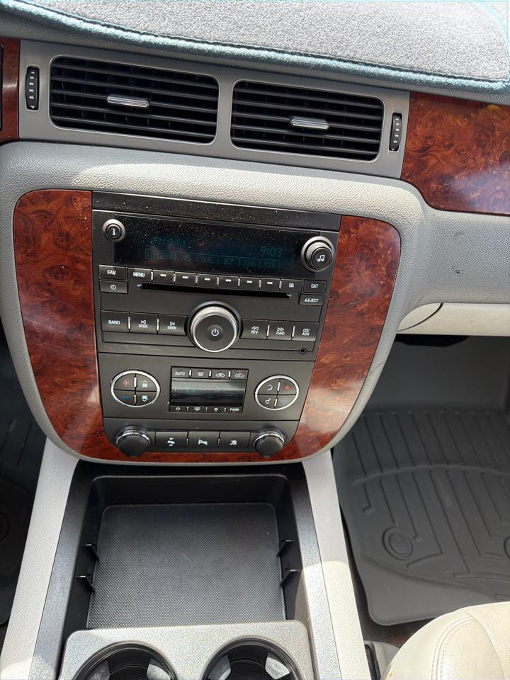 Chevrolet Avalanche 2WD Crew Cab LT 2011