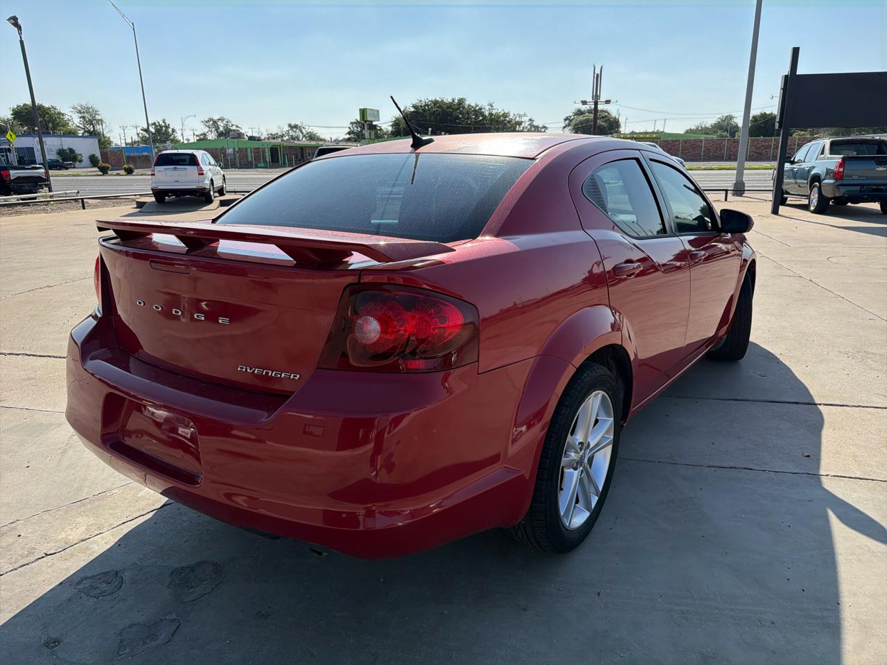 Dodge Avenger 4dr Sdn Heat 2011