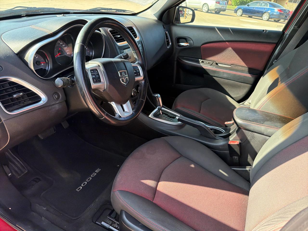 Dodge Avenger 4dr Sdn Heat 2011