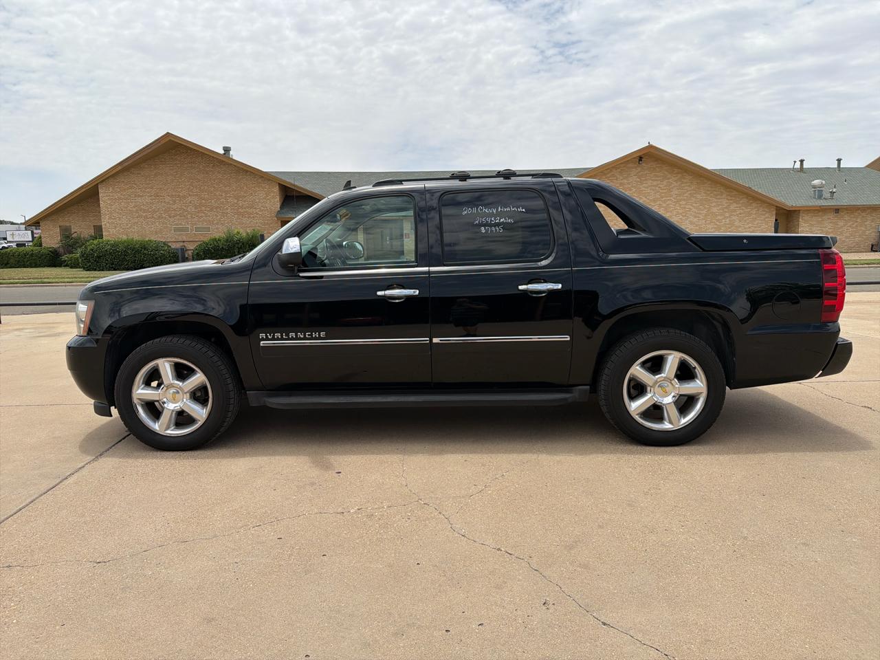 Chevrolet Avalanche 2WD Crew Cab LTZ 2011