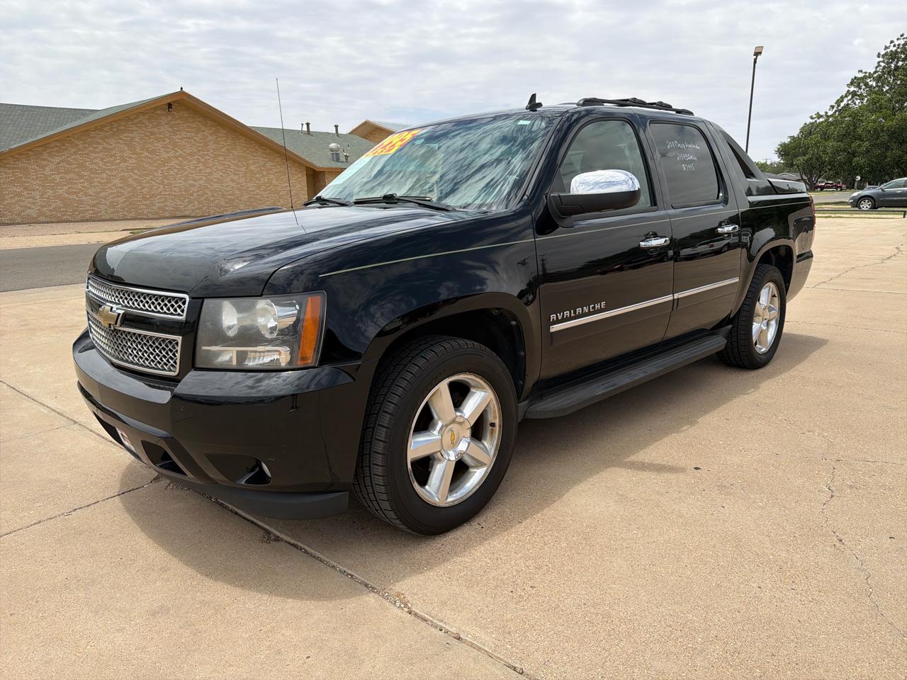 Chevrolet Avalanche 2WD Crew Cab LTZ 2011