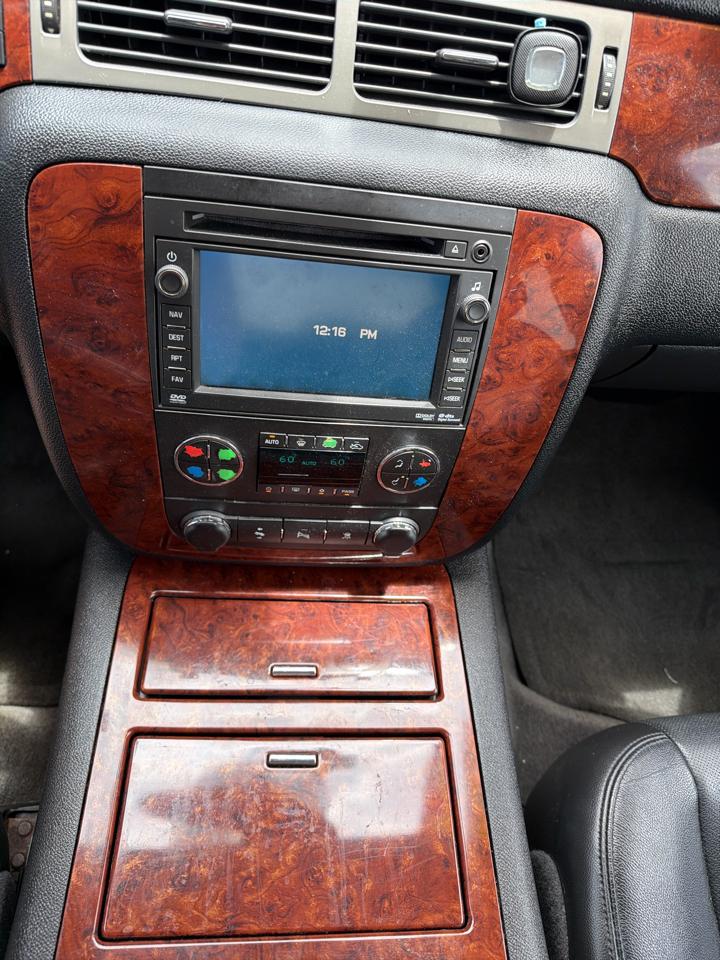 Chevrolet Avalanche 2WD Crew Cab LTZ 2011