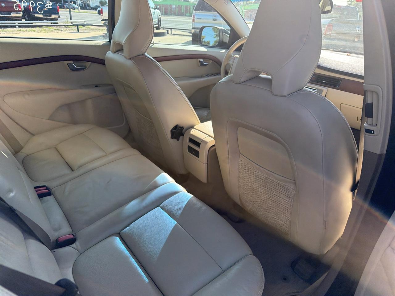 Volvo XC70 4dr Wgn 3.2L 2010