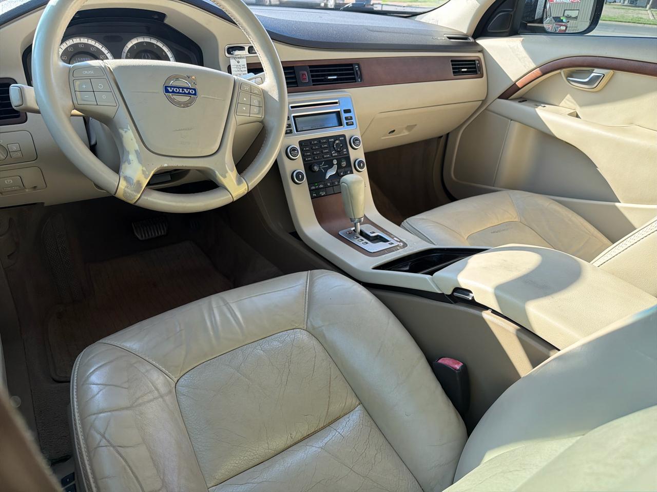 Volvo XC70 4dr Wgn 3.2L 2010
