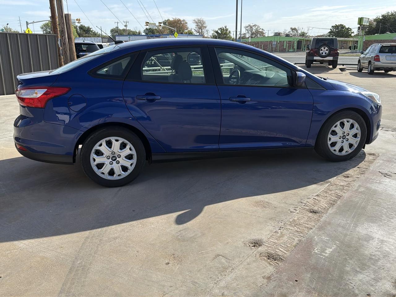Ford Focus 4dr Sdn SE 2012